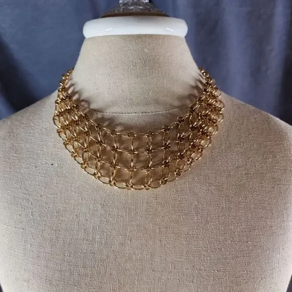 Vintage 1930s-60s faux Gold Chainmail Bib Necklace Draped Mesh Link Statement 18 - Picture 2 of 4